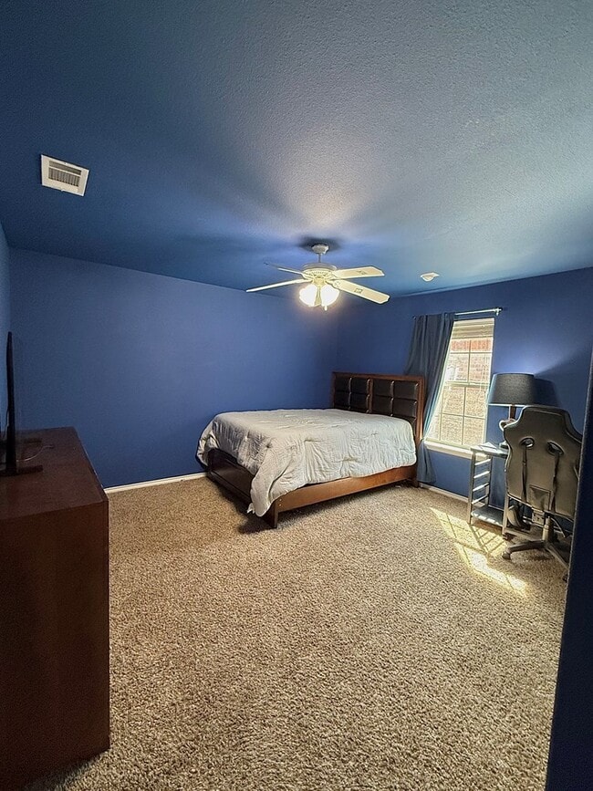 Building Photo - 420 E 98th St