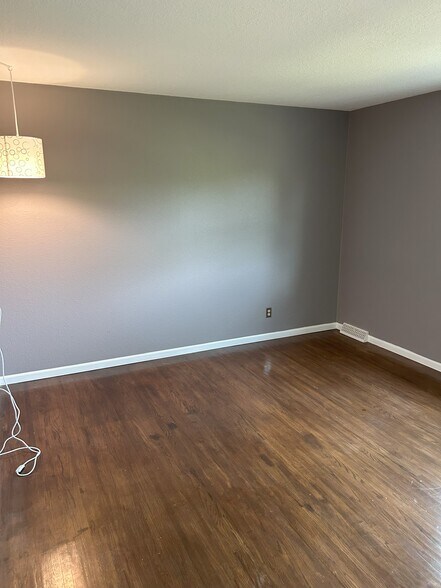 Bedroon - 6521 Cornwall Ct