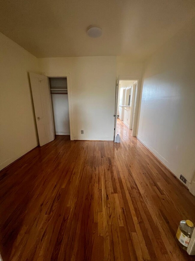 Building Photo - 203 Moffat St