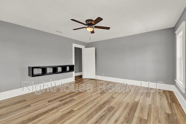 Building Photo - 611 S Grove St