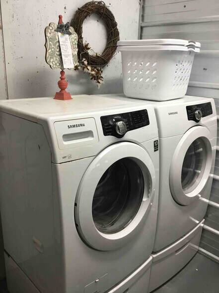 Building Photo - 175 Laveta Ln