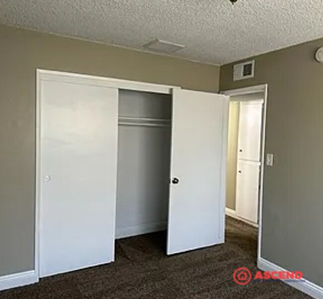 Building Photo - 3 Bedroom Home in East Bakersfield