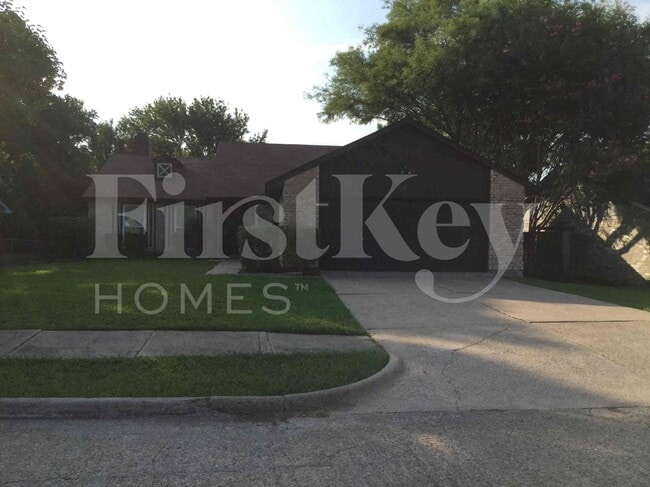 Building Photo - 717 Redbud Dr