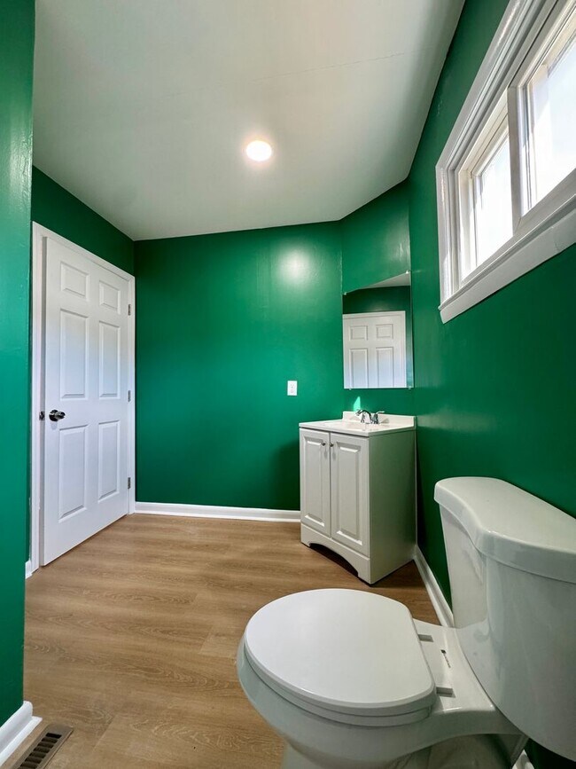 Building Photo - 32 Opal Rd