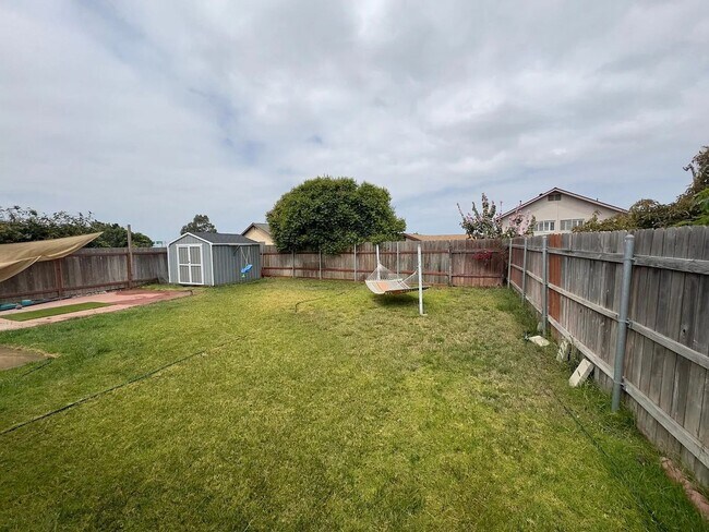 Building Photo - Welcome to your future home! Beautiful 3-bedroom, 2-bathroom house - Don't Miss out