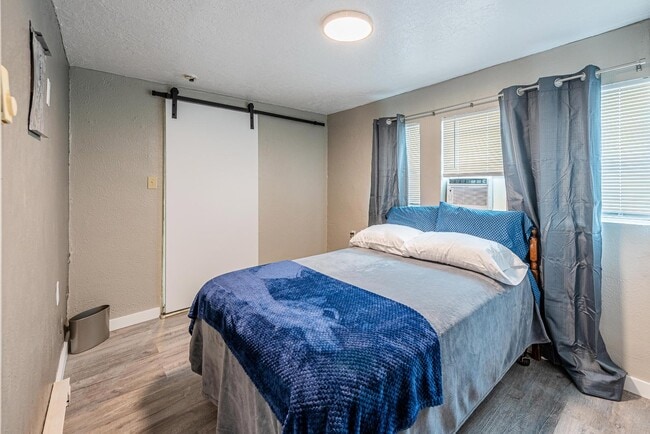 Building Photo - 704 Pacific Ave SW