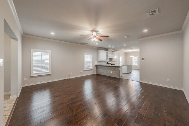 Building Photo - Charming 3-Bedroom, 2-Bathroom Townhome – ...