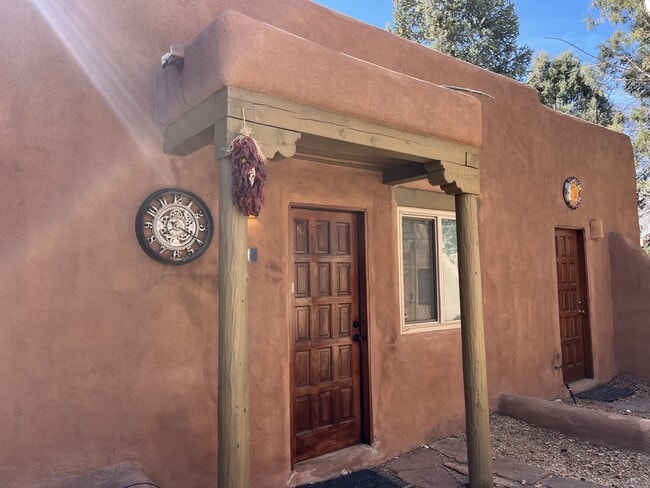 Building Photo - 226 Kit Carson Rd