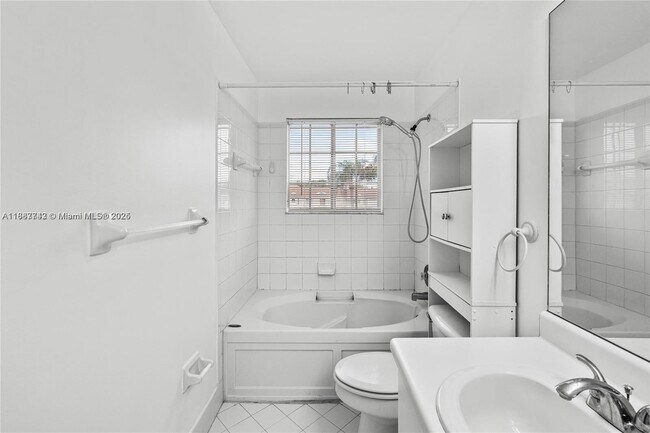 Building Photo - 1162 SW 44th Ave