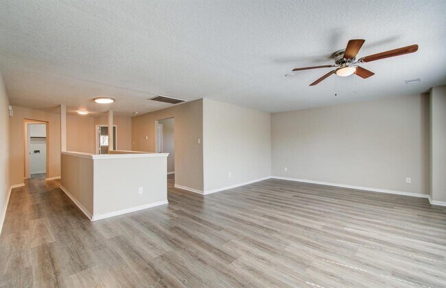 Building Photo - 1211 Reedpoint Dr