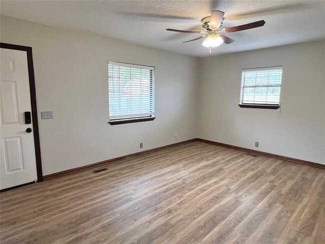 Building Photo - 714 N 5th St