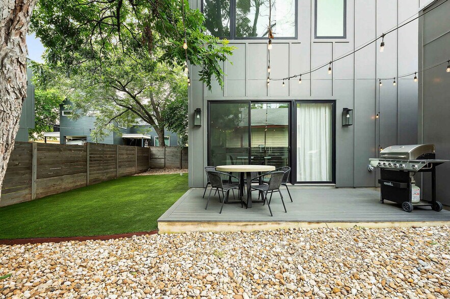 Building Photo - 1905 E 16th St