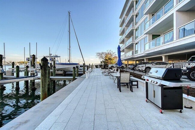 Building Photo - 650 Golden Gate Point