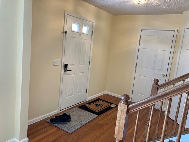 Building Photo - 120 Hummingbird Way