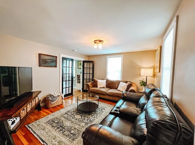 Building Photo - 252 Windsor St