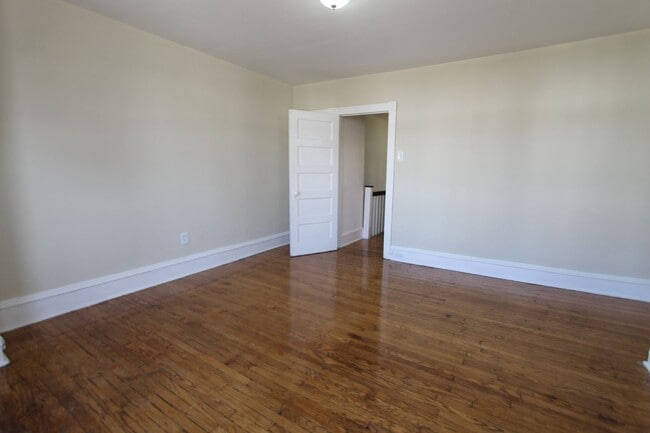 Building Photo - 124 W Pomona St