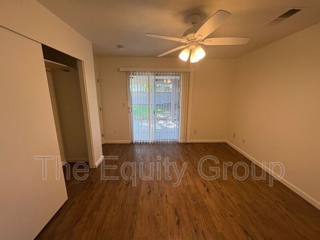 Building Photo - 451 W Marilyn St