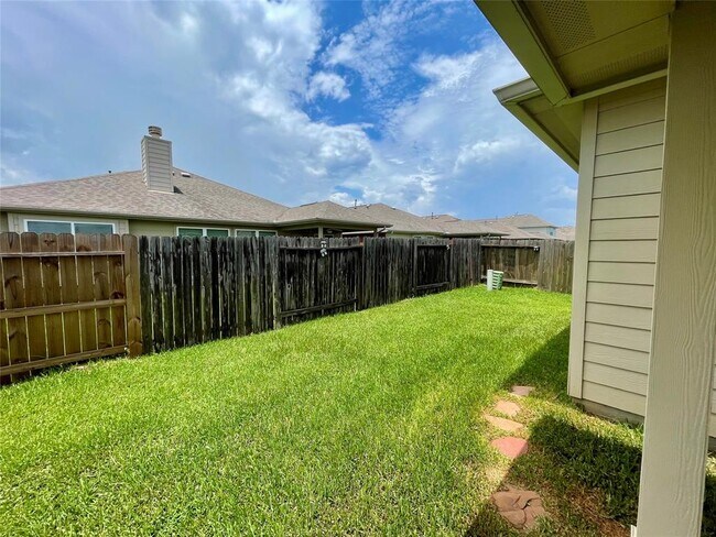 Building Photo - 10803 Woodwind Shadows Dr