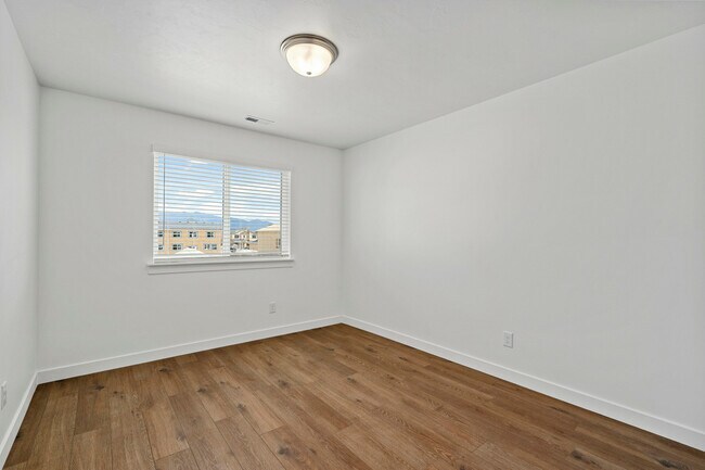 Building Photo - 904 S 850 W