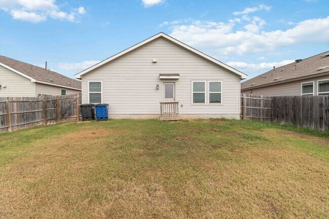 Building Photo - Beautiful 3/2 in New Braunfels