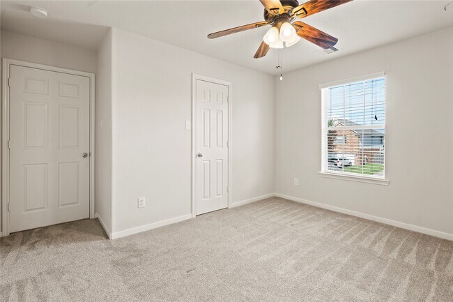Building Photo - 8243 Mandalay Bay Dr