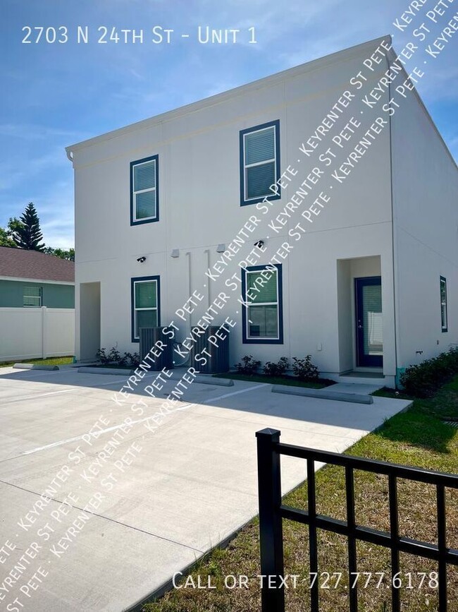 Building Photo - 3B/3BA Modern Townhouse in Ybor Area