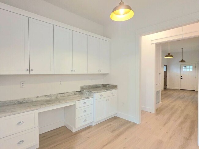Building Photo - 3299 Bernath Dr