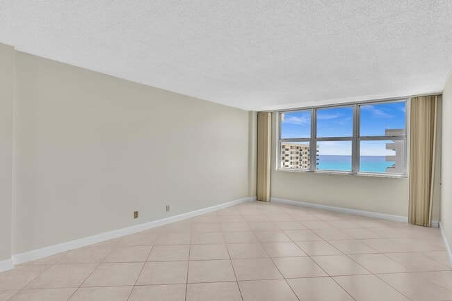 Building Photo - 1150 Hillsboro Mile