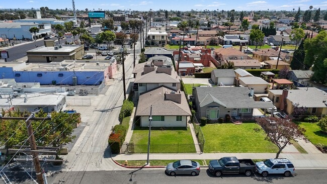 Building Photo - 8612 S 12th Ave
