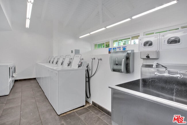 Building Photo - 4822 Hollow Corner Rd