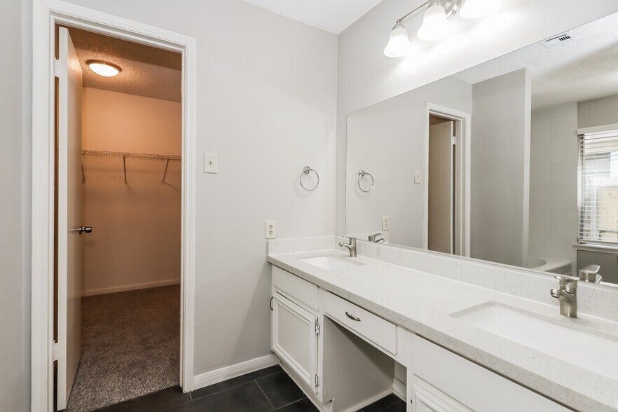 Building Photo - 12723 Ashford Knoll Dr