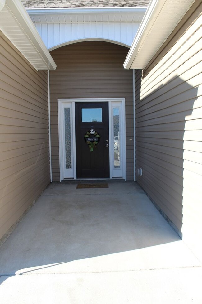 Building Photo - 205 Joyland Dr