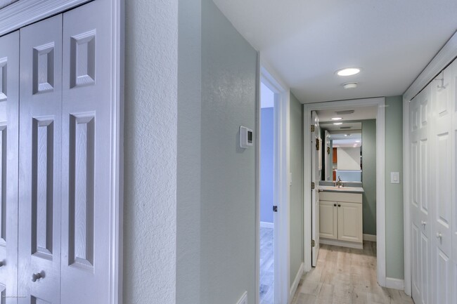 Building Photo - CLOSE DOWNTOWN PUNTA GORDA. GROUND FLOOR U...