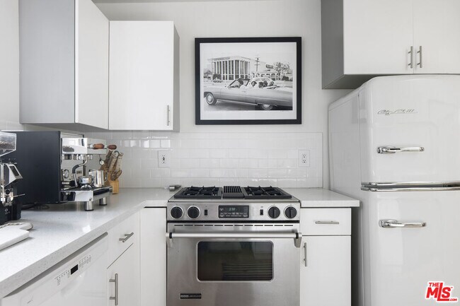 Building Photo - 1113 Electric Ave