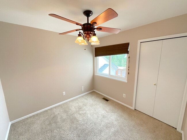 Building Photo - 4 Bedroom Home Available Near Constitution...