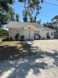Building Photo - 1729 Creek Ln