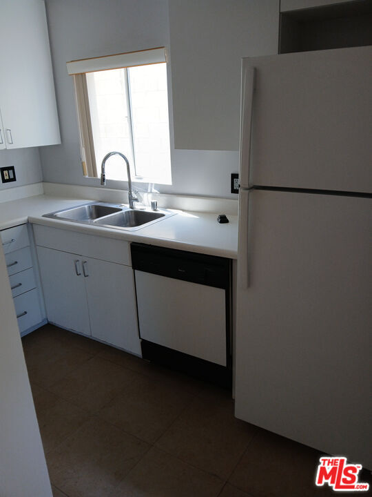 Building Photo - 2432 Colby Ave