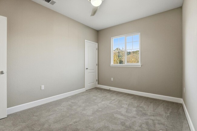 Building Photo - 1818 Tarragon Dr