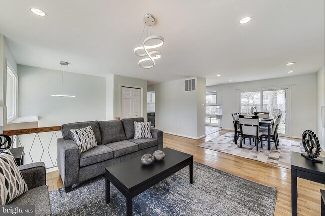 Building Photo - 14316 Woodcrest Dr