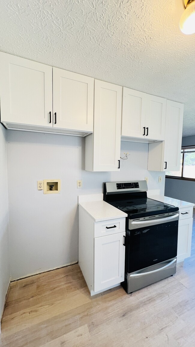 Building Photo - 431 S Village Ct