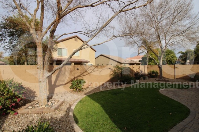 Building Photo - 3424 E Crescent Way