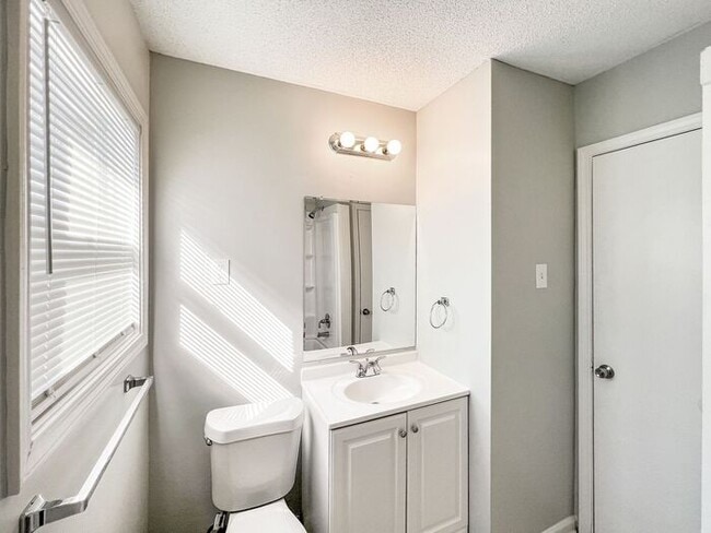 Building Photo - 8250 Chesterfield Dr
