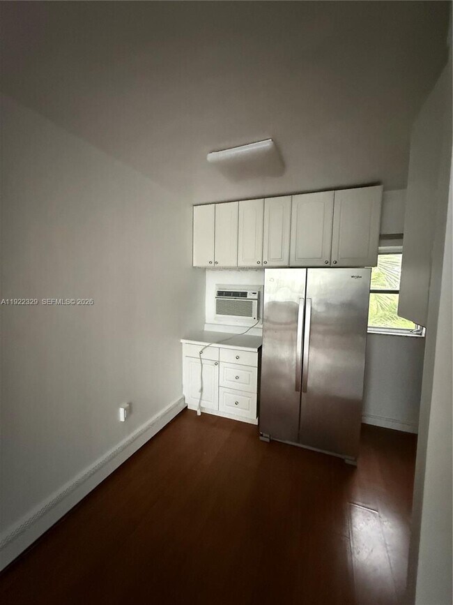 Building Photo - 10281 E Bay Harbor Dr