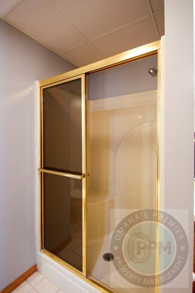 Building Photo - Beautiful and Spacious 3 Bd/3Ba with finished basement