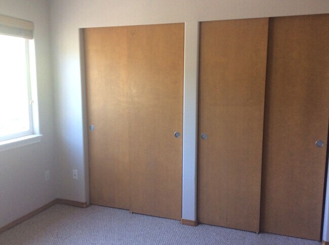 Building Photo - Charming 3 Bedroom Home - Available Now! Seatac area