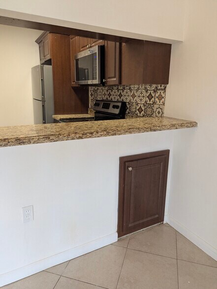 Building Photo - 18203 Glenmoor Dr