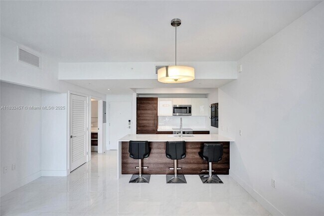 Building Photo - 301 Altara Ave