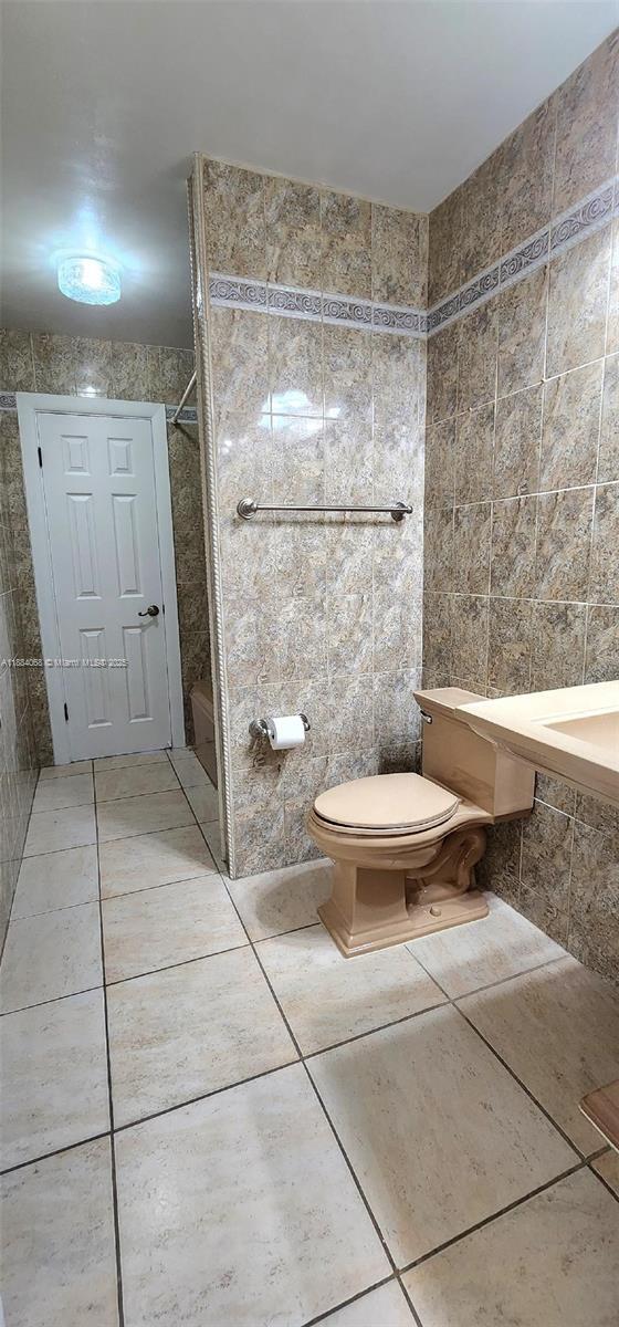 Building Photo - 14760 Lewis Rd