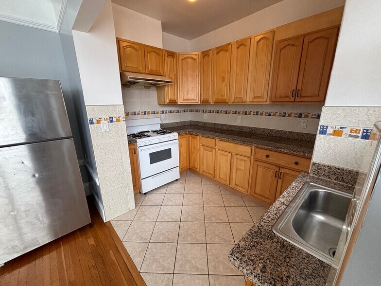 Kitchen - 2120 Clement St