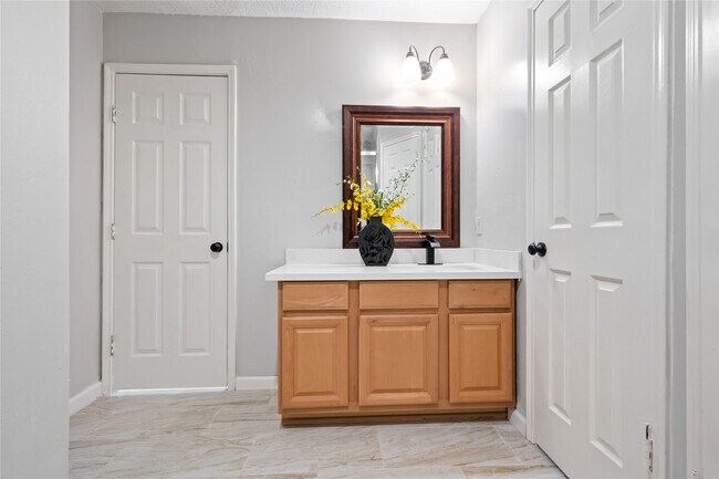 Building Photo - 15218 La Paloma Dr